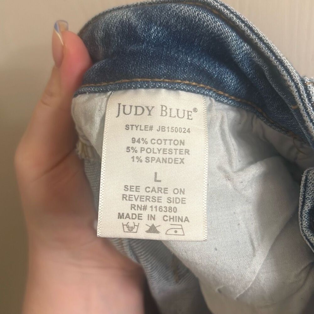 ✨Judy Blue Hi-Waist Mid-Length Distressed Sz Large Shorts✨ - Picture 7 of 7